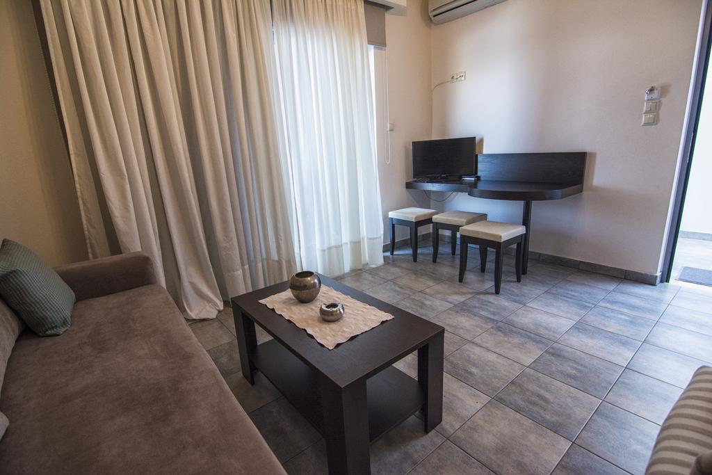 Gonis Suites Palaiochora Exterior foto